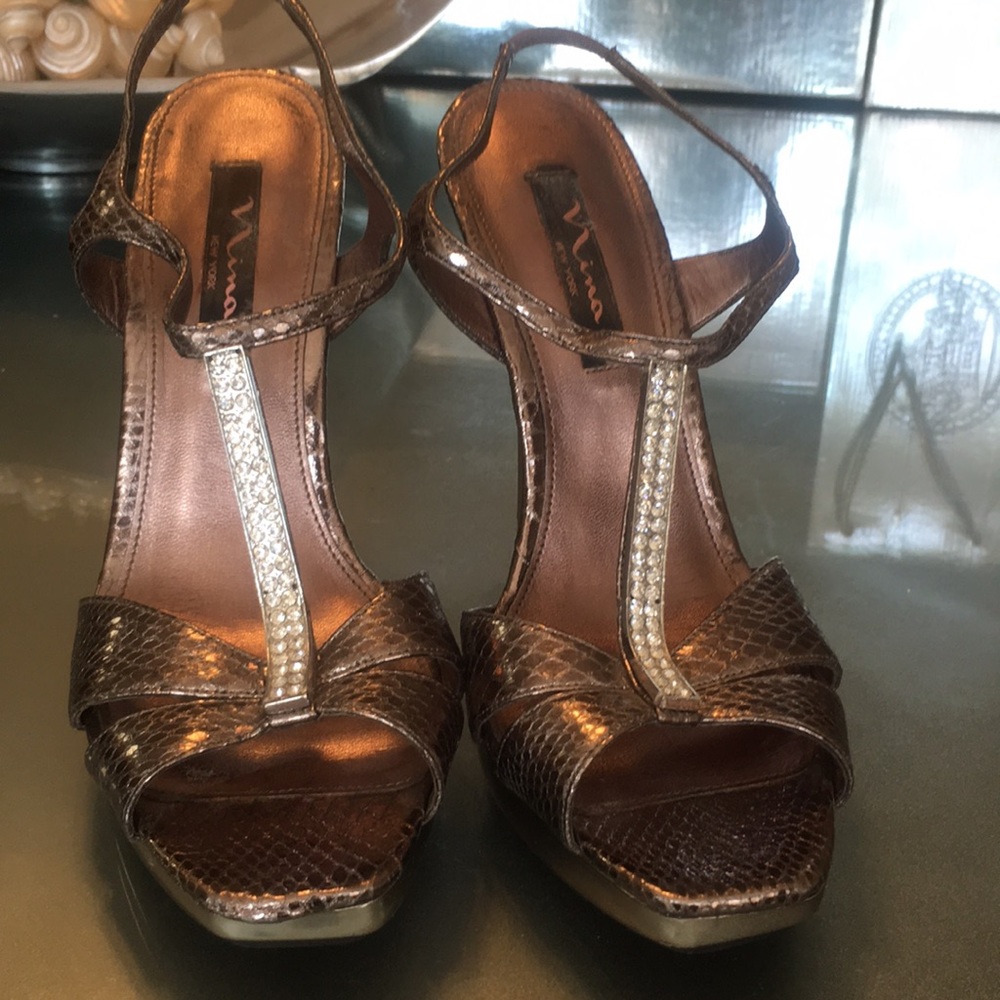 Ladies evening diamond-T sandal